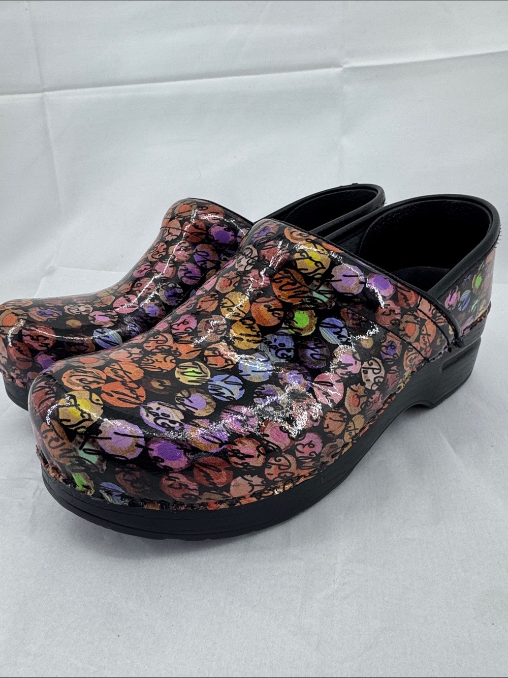 EUC Dansko Viola Artsy Colorful Dot Cursive Script Shiny Clogs, Womens sz 37 / 7